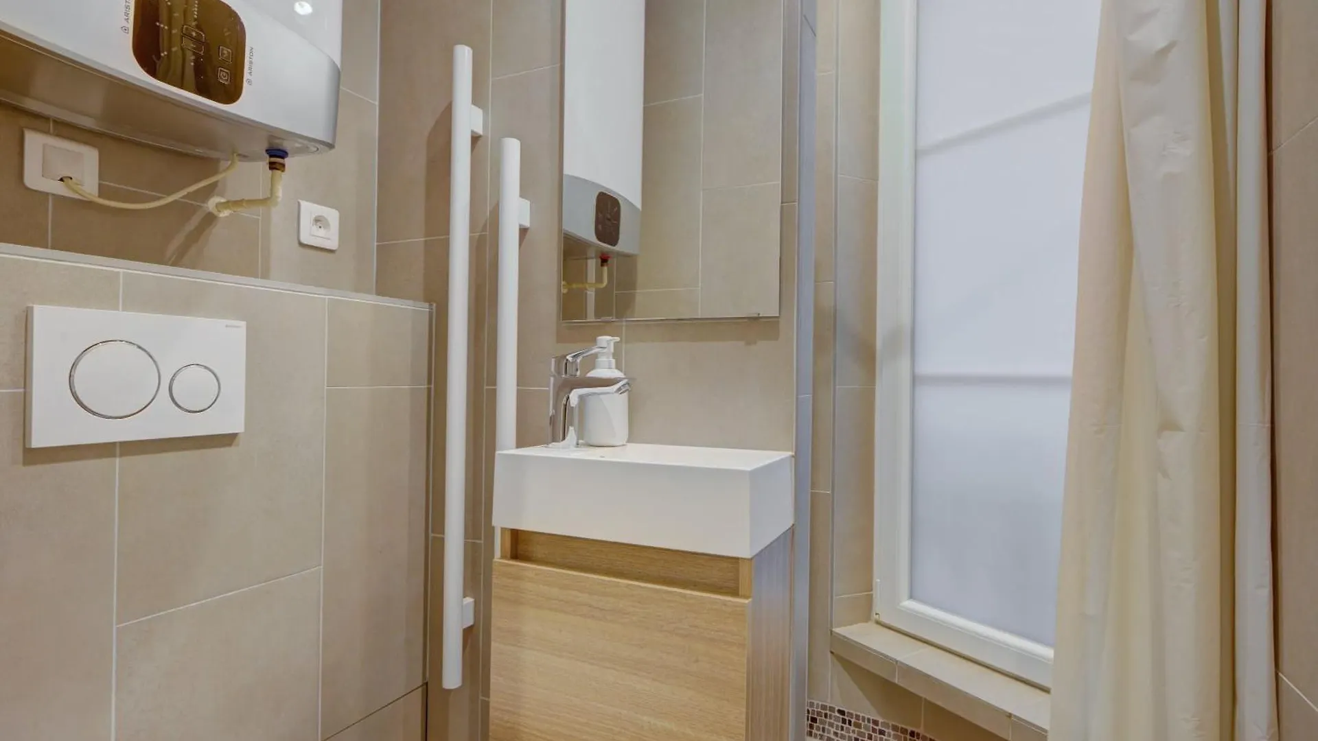 Arc De Triomphe & Theatre Marigny - 3Br - Cityapartmentstay Paris 0*,