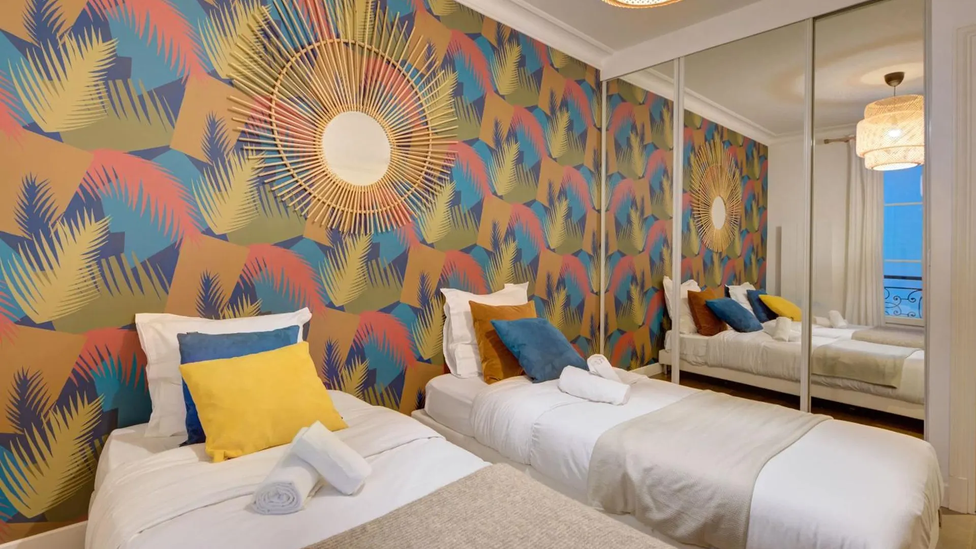 Arc De Triomphe & Theatre Marigny - 3Br - Cityapartmentstay Paris France