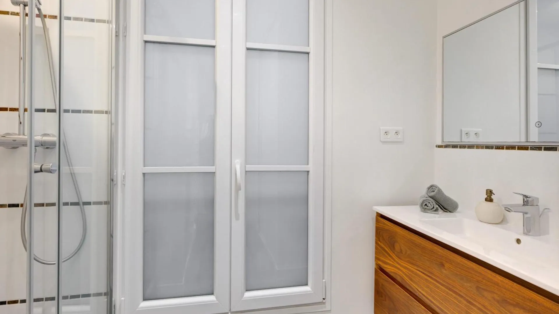 Arc De Triomphe & Theatre Marigny - 3Br - Cityapartmentstay Paris Apartment