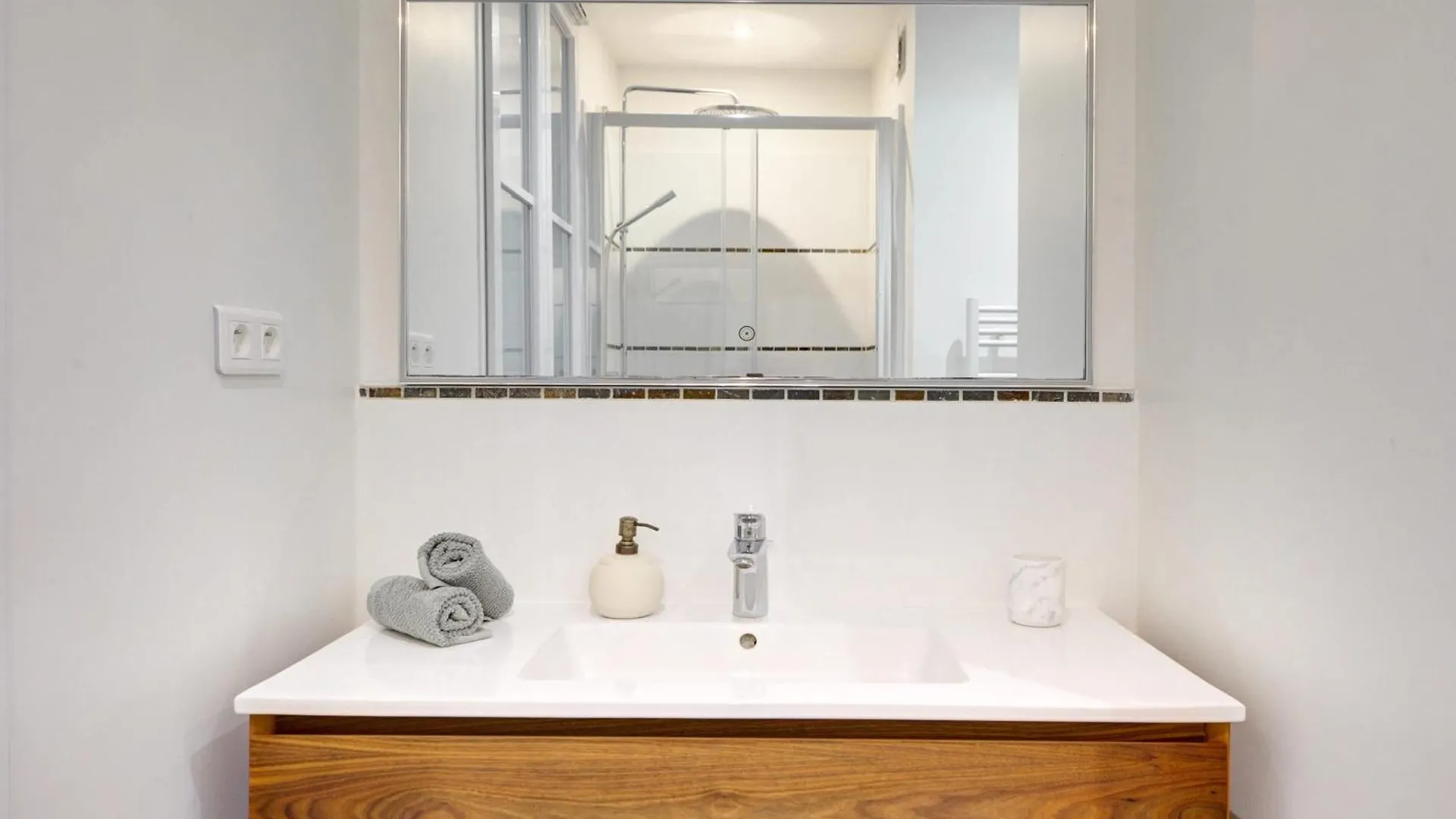 Arc De Triomphe & Theatre Marigny - 3Br - Cityapartmentstay Paris