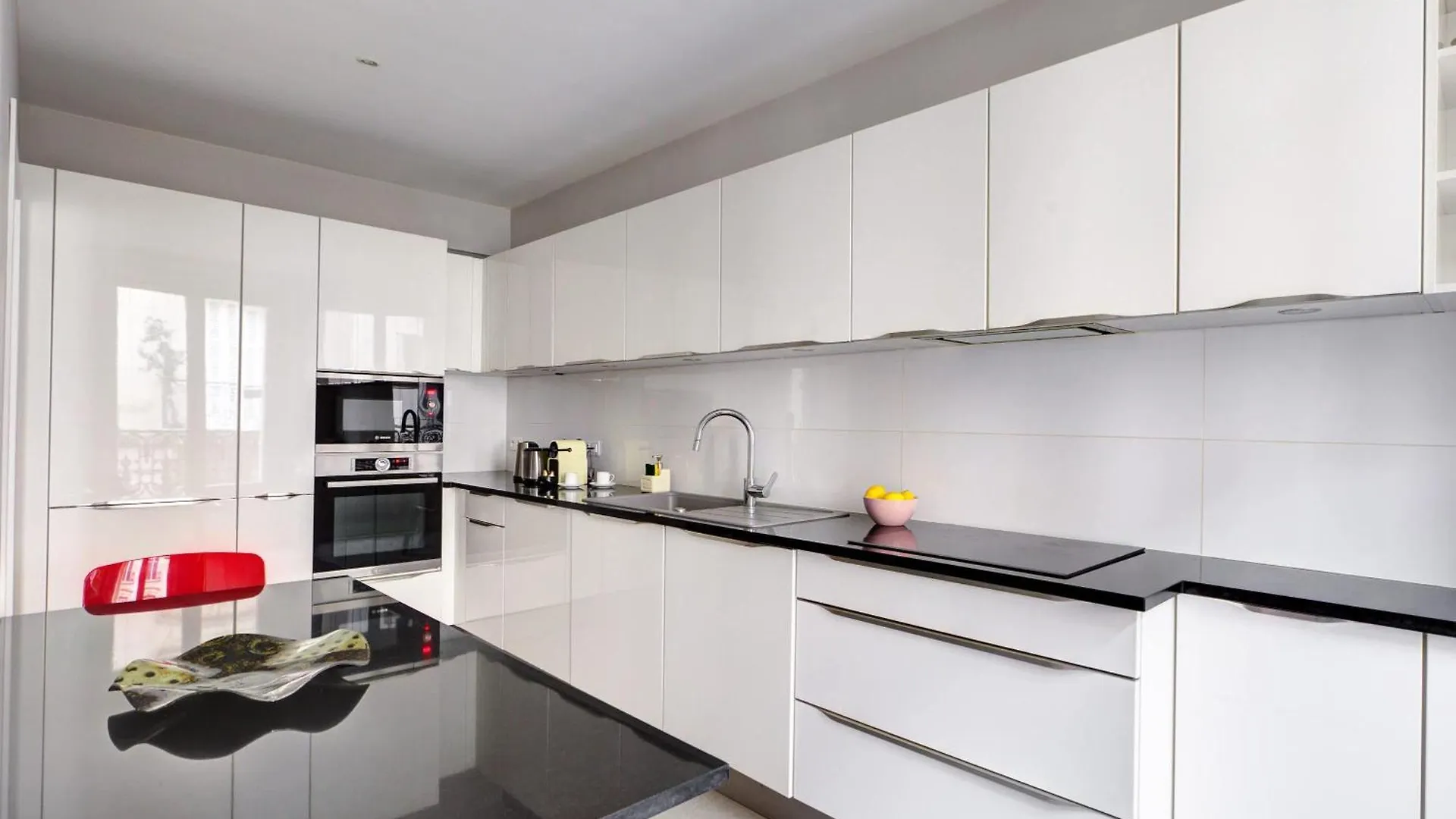 Arc De Triomphe & Theatre Marigny - 3Br - Cityapartmentstay Paris France