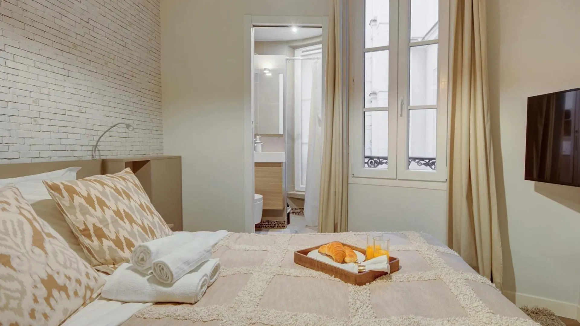 Arc De Triomphe & Theatre Marigny - 3Br - Cityapartmentstay Paris Apartment